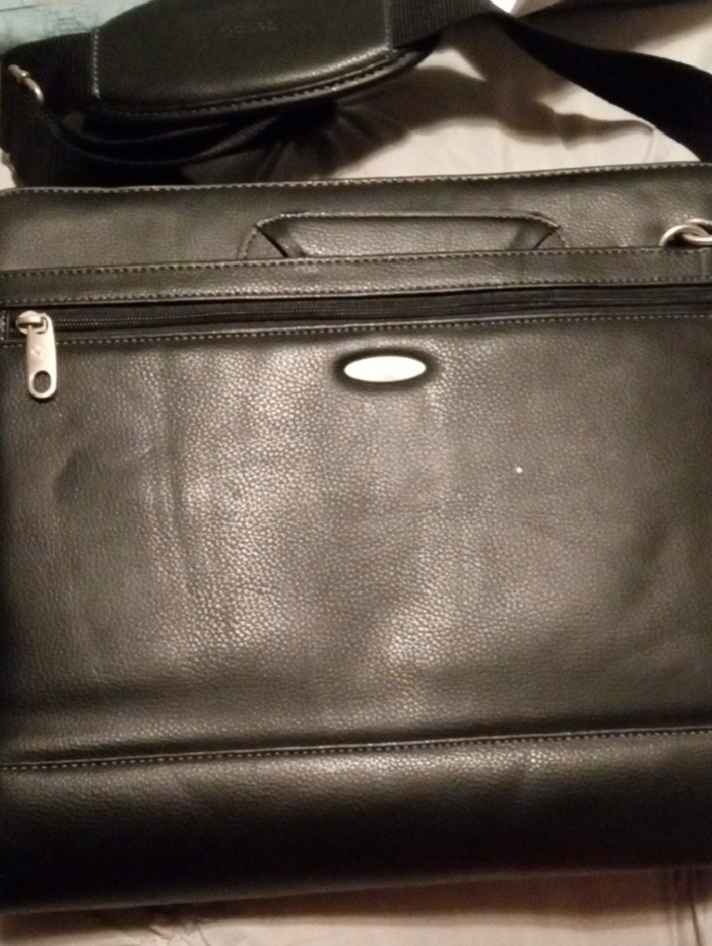 Samsonite Black Leather Laptop Briefcase with Shoulder Strap